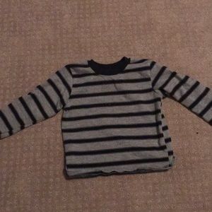 Gray and black longsleeved T-shirt